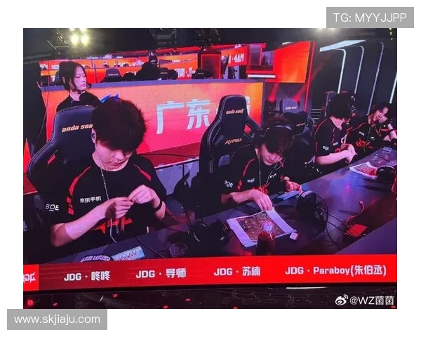 和平精英评论：深入分析JDG在比赛中的节奏掌控与失误影响