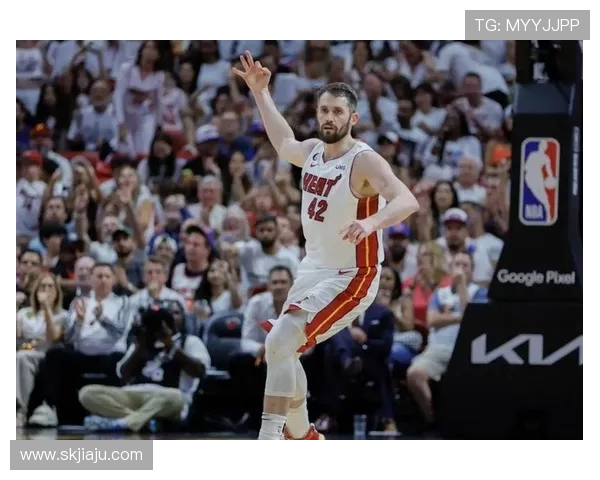 迈阿密热火巅峰对决再燃赛场激情全力冲击新赛季荣耀