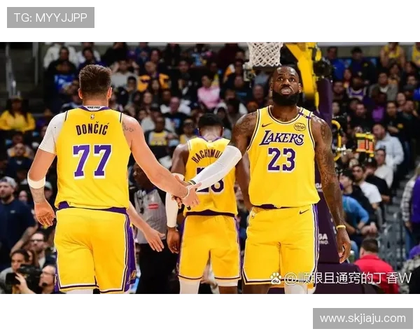 2014年湖人与勇士的经典对决回顾与精彩瞬间分析