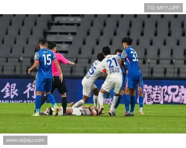 中超激战泰达对决深圳队双方全力争胜展现精彩足球盛宴