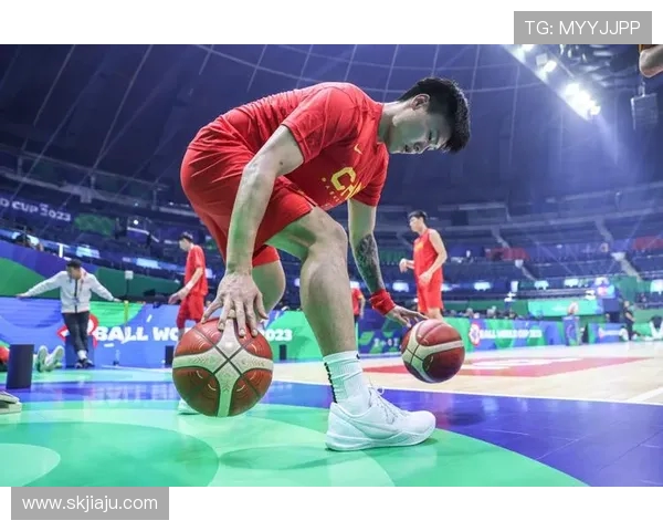 中国男篮迎战安哥拉队全力争胜展现团队实力与拼搏精神