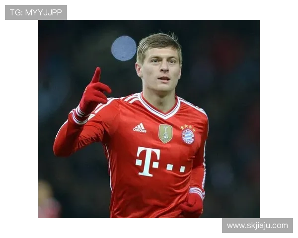 克罗斯：从中场指挥官到足球战术革新的先锋之路